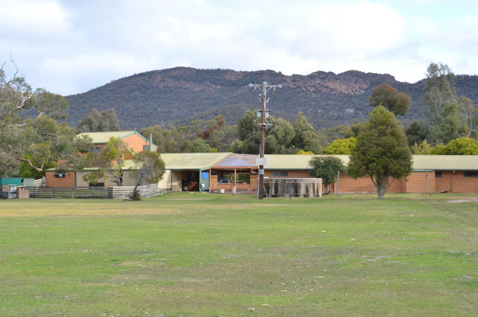 Mountain View Motor Inn & Holiday Lodges Halls Gap Exterior photo